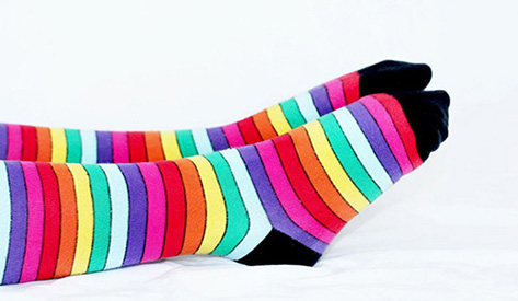 How to match the clothes with colorful socks?