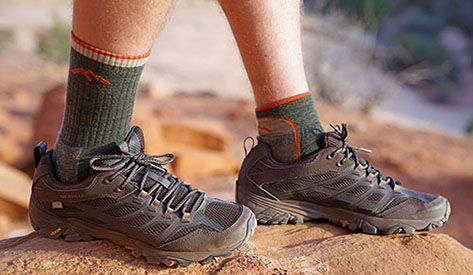How to choose proper socks for hiking?